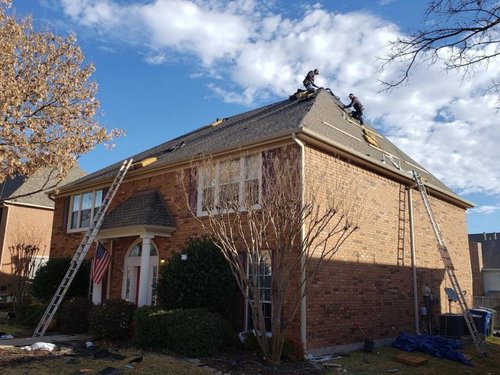 Warning signs your roof needs to be replaced by an Oklahoma City roofing company.